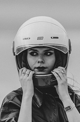 Shooting damien moto casque noir et blanc